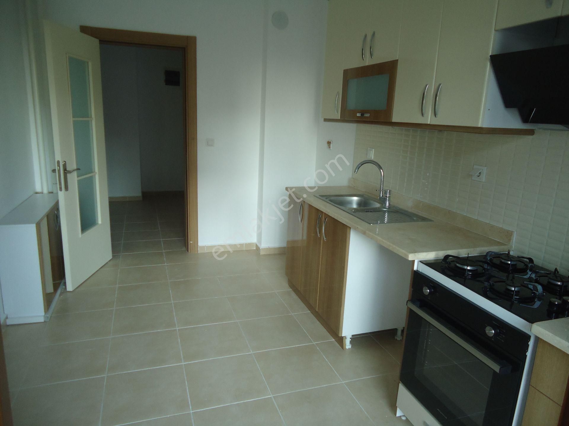 Krc'den Uzun Bloklarda Katta Satılık 3+1 Daire - Görsel 9