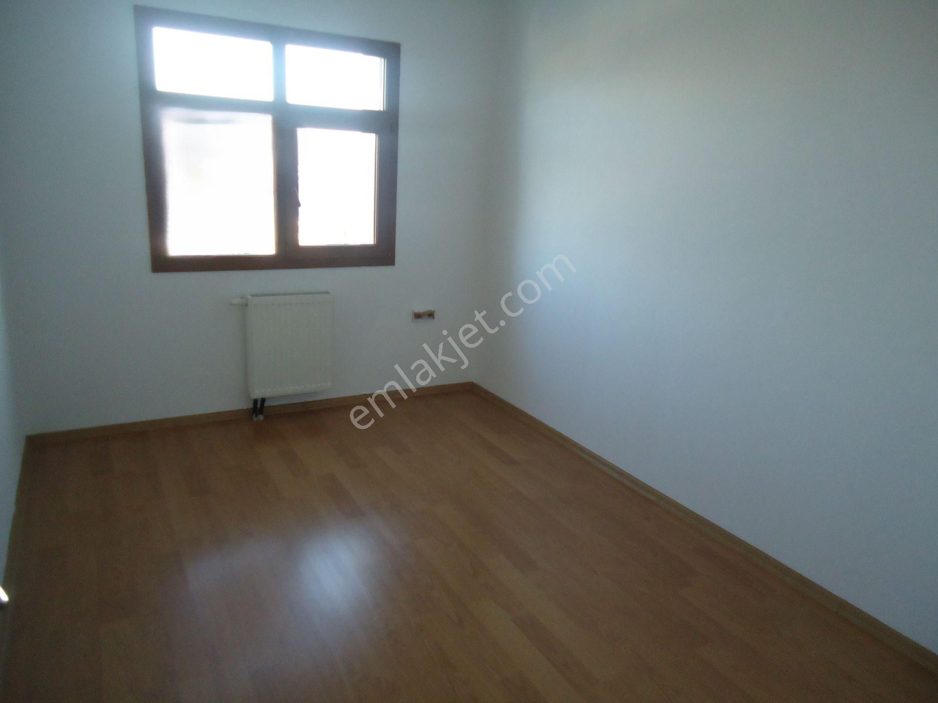 Krc'den Uzun Bloklarda Katta Satılık 3+1 Daire - Görsel 15