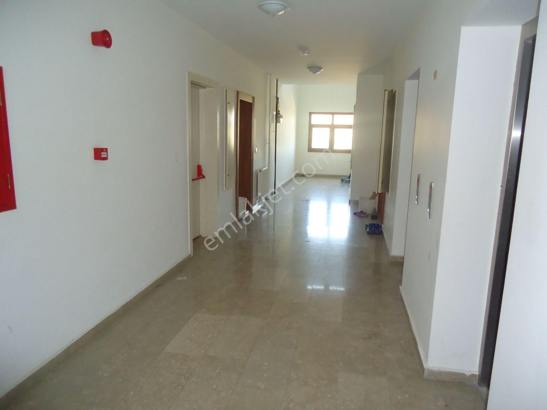 Krc'den Uzun Bloklarda Katta Satılık 3+1 Daire - Görsel 4