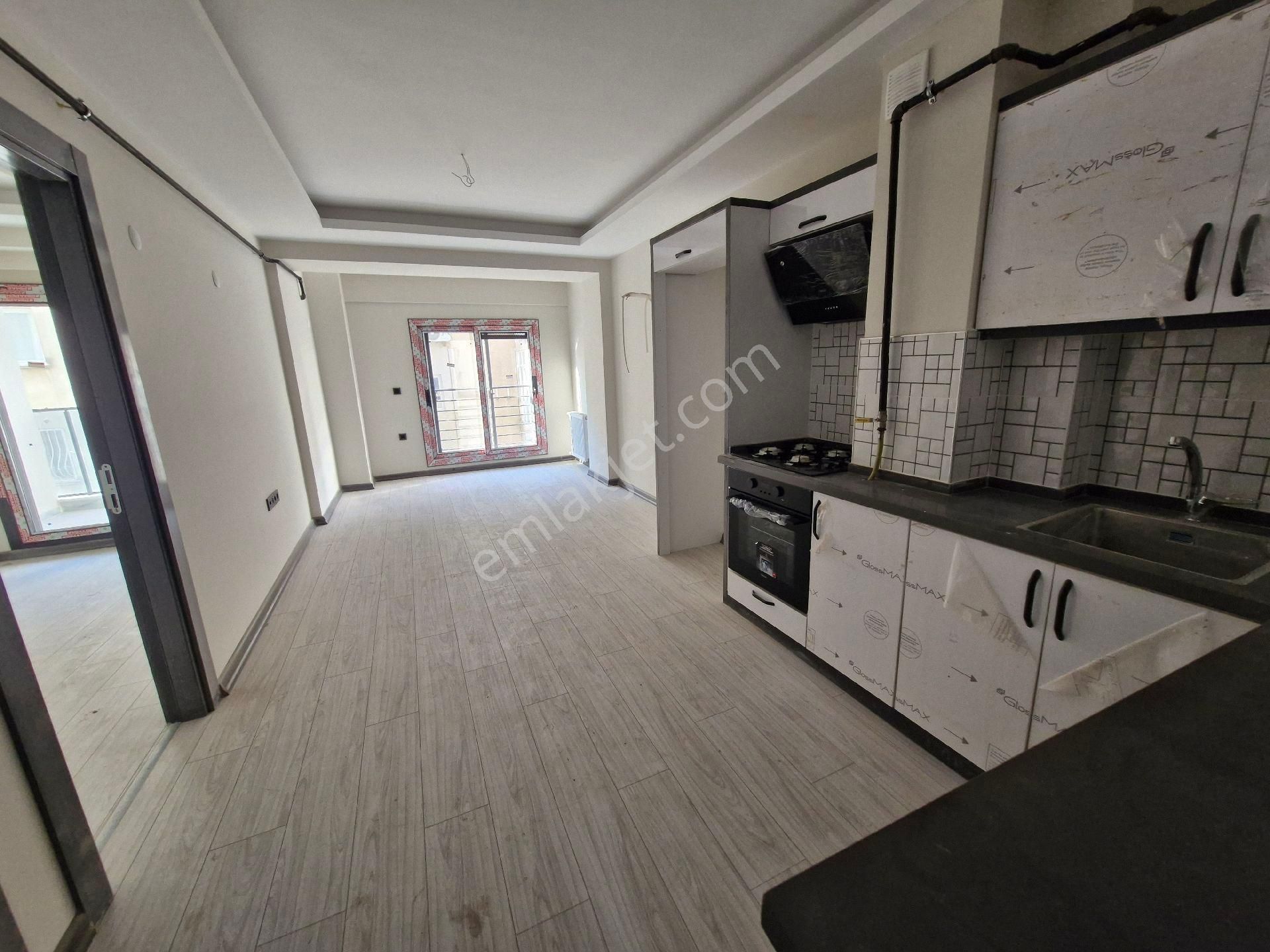 Girne Bulvarında Sıfır Asansörlü Otoparklı 1+1 Balkonlu Mkd Emlak