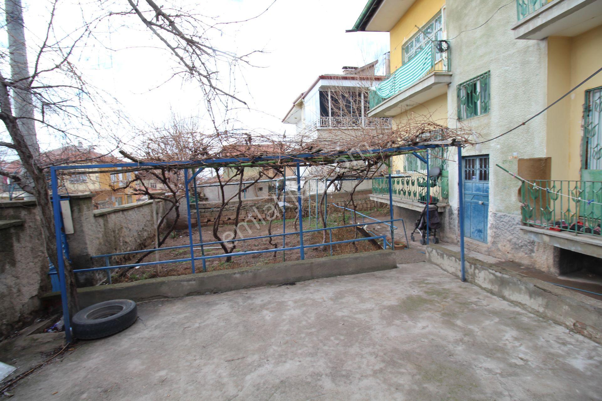 Aksaray Bahçeli Mh Mezarlık Yanında Müstakil Ev Ve Arsası(700m²) - Görsel 6