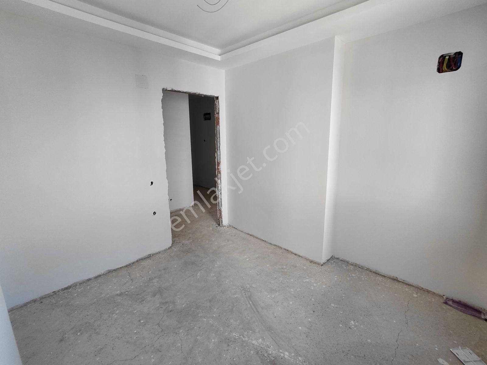 Uğur Emlak'tan Alata'da Satılık Kapalı Mutfaklı Geniş Daire - Görsel 12