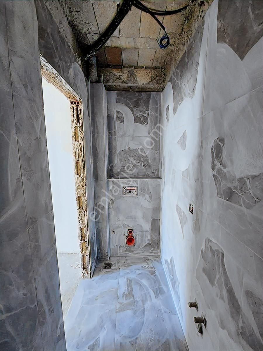 Uğur Emlak'tan Alata'da Satılık Kapalı Mutfaklı Geniş Daire - Görsel 2