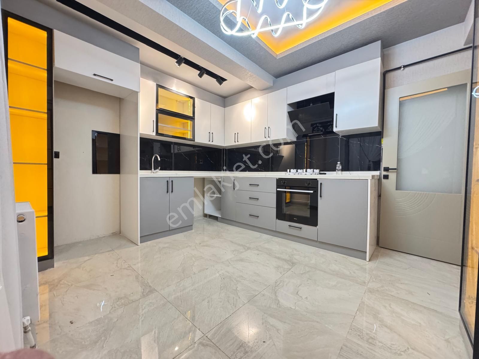 Yenikent Menderes'te 3+1 Şık Tasarımıyla Ultra Lüx Satılık Daire