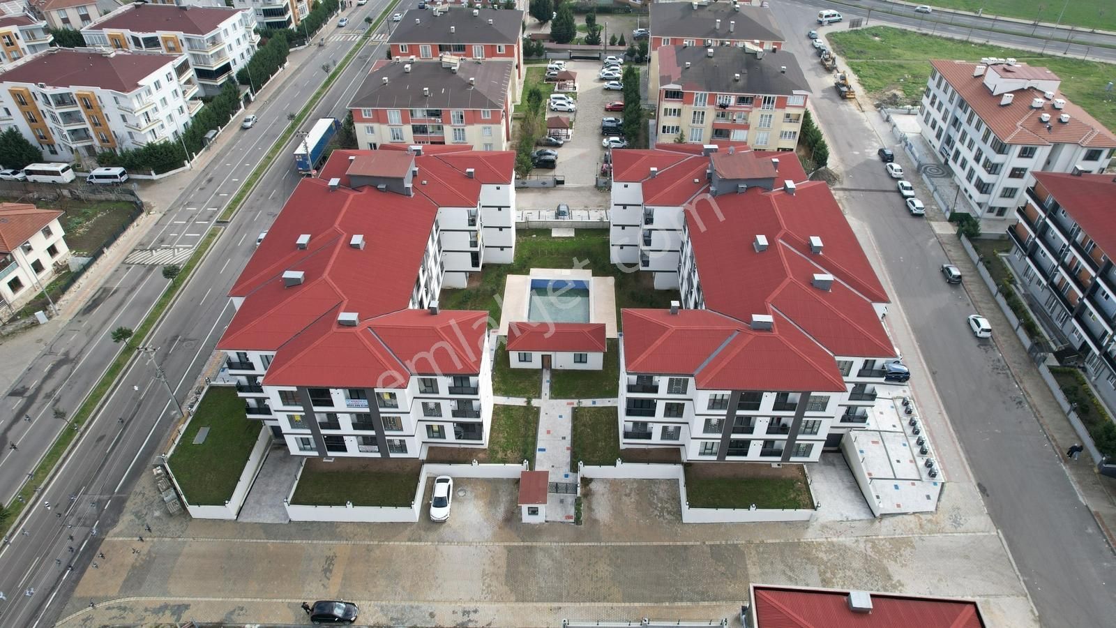 Redstone'dan 33 M ² Bahçe Kullanım Alanlı Site İçi 1+1 Daire