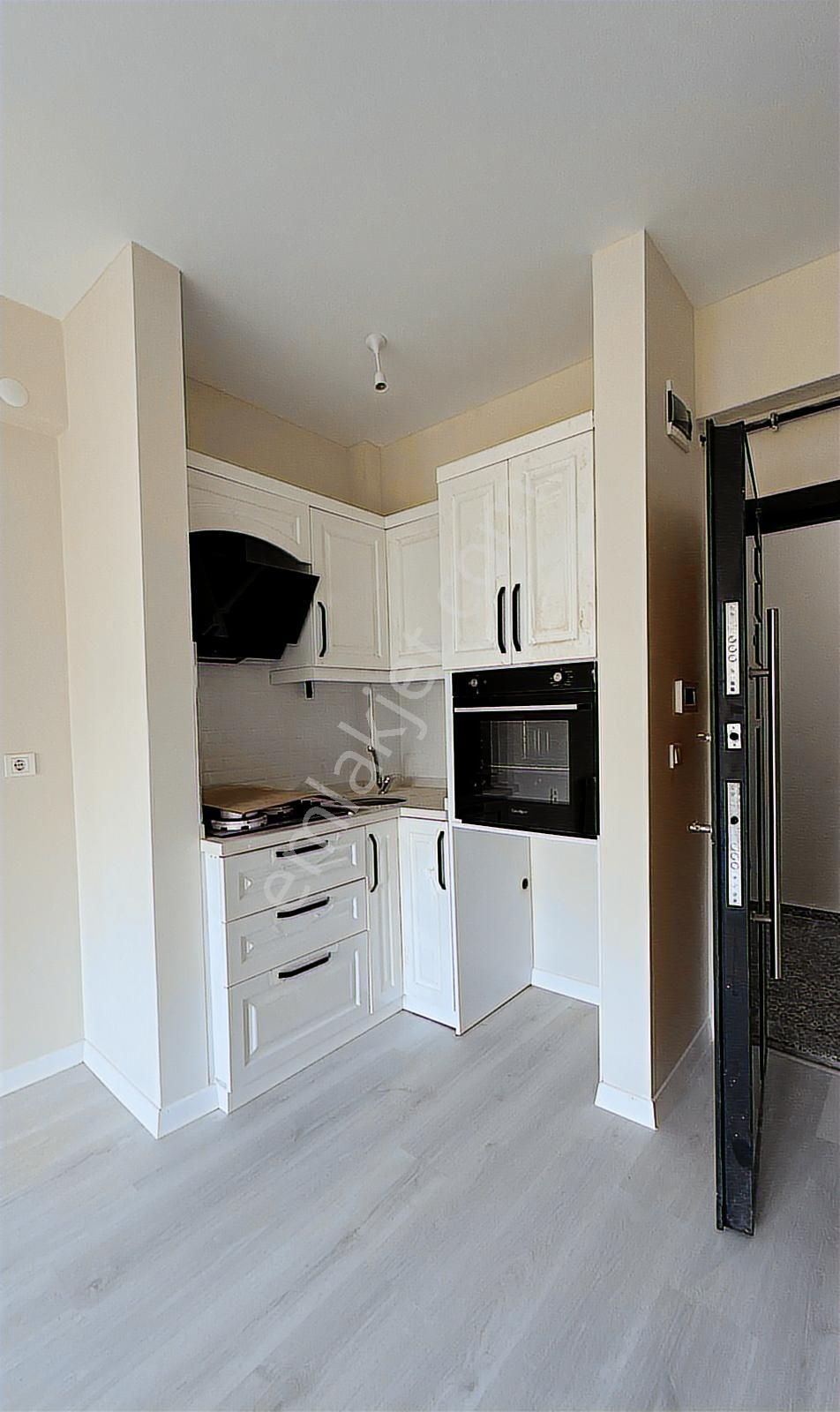 Redstone'dan 33 M ² Bahçe Kullanım Alanlı Site İçi 1+1 Daire - Görsel 13