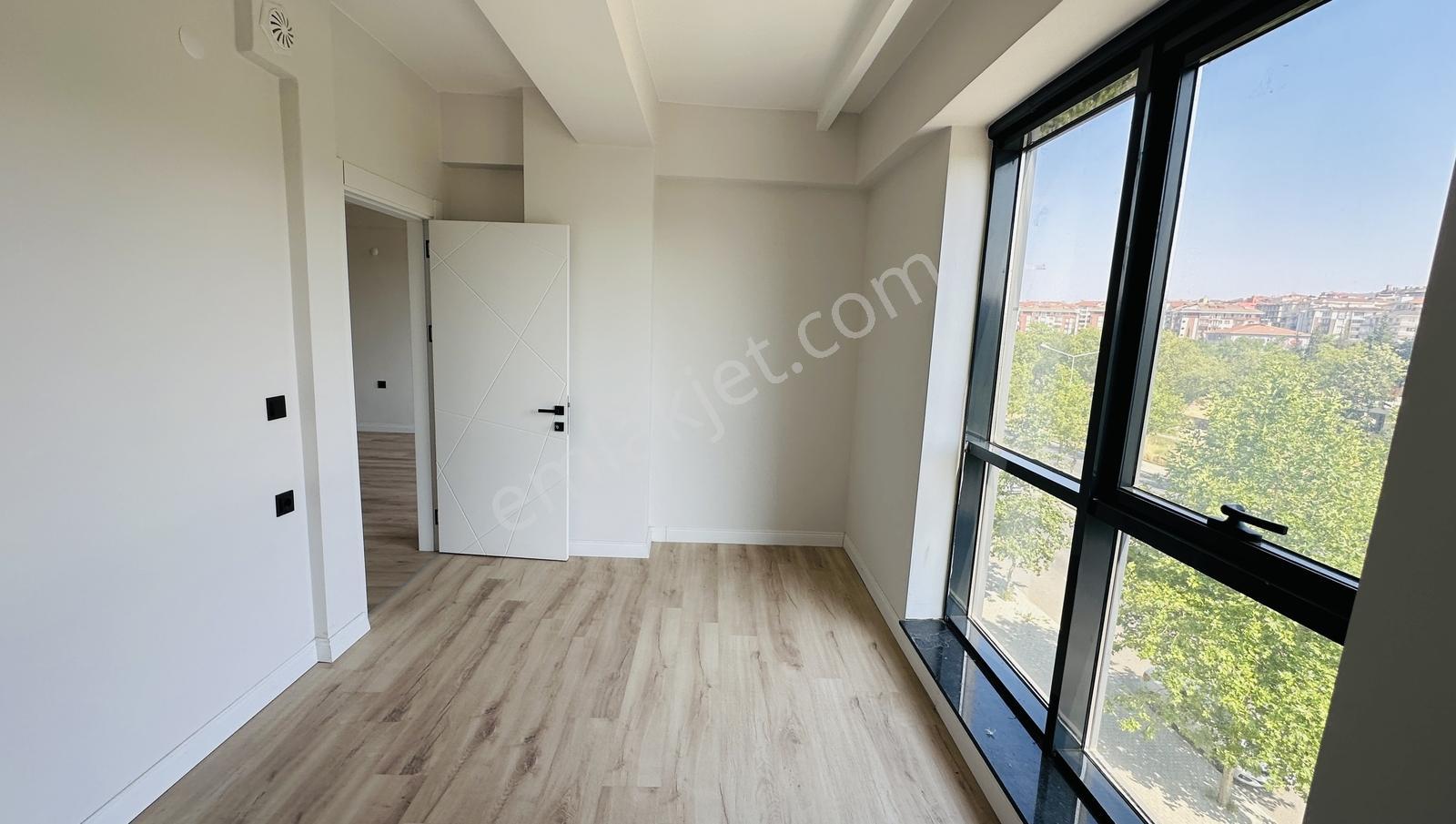 Redstone'dan Rumelide Site İçi Güvenlikli 1+1 Bulvar Cepheli - Görsel 17
