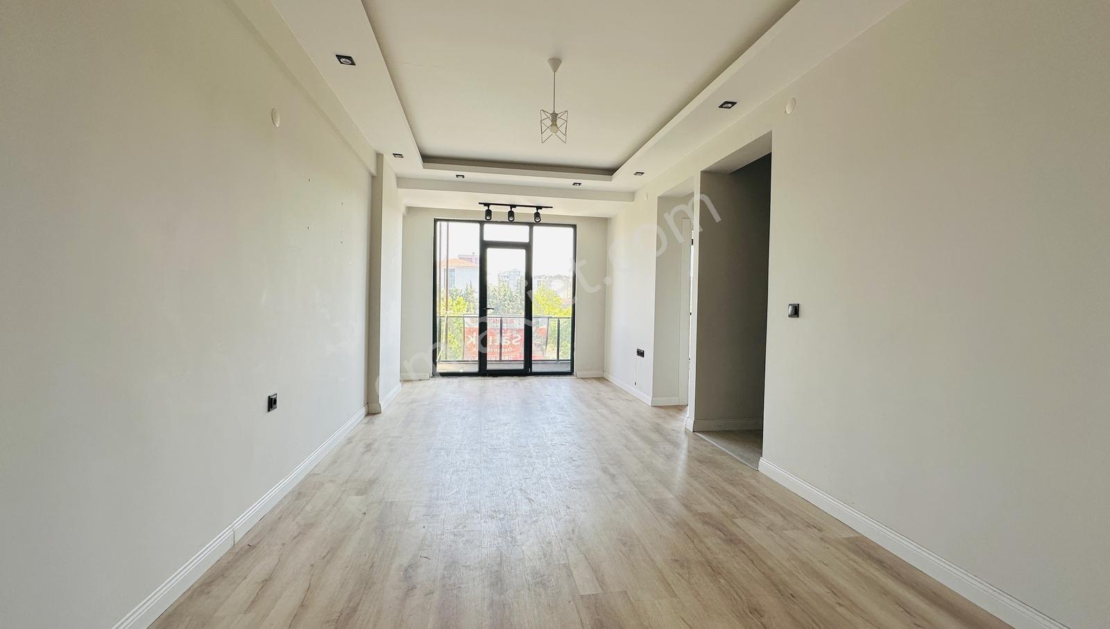 Redstone'dan Rumelide Site İçi Güvenlikli 1+1 Bulvar Cepheli - Görsel 2