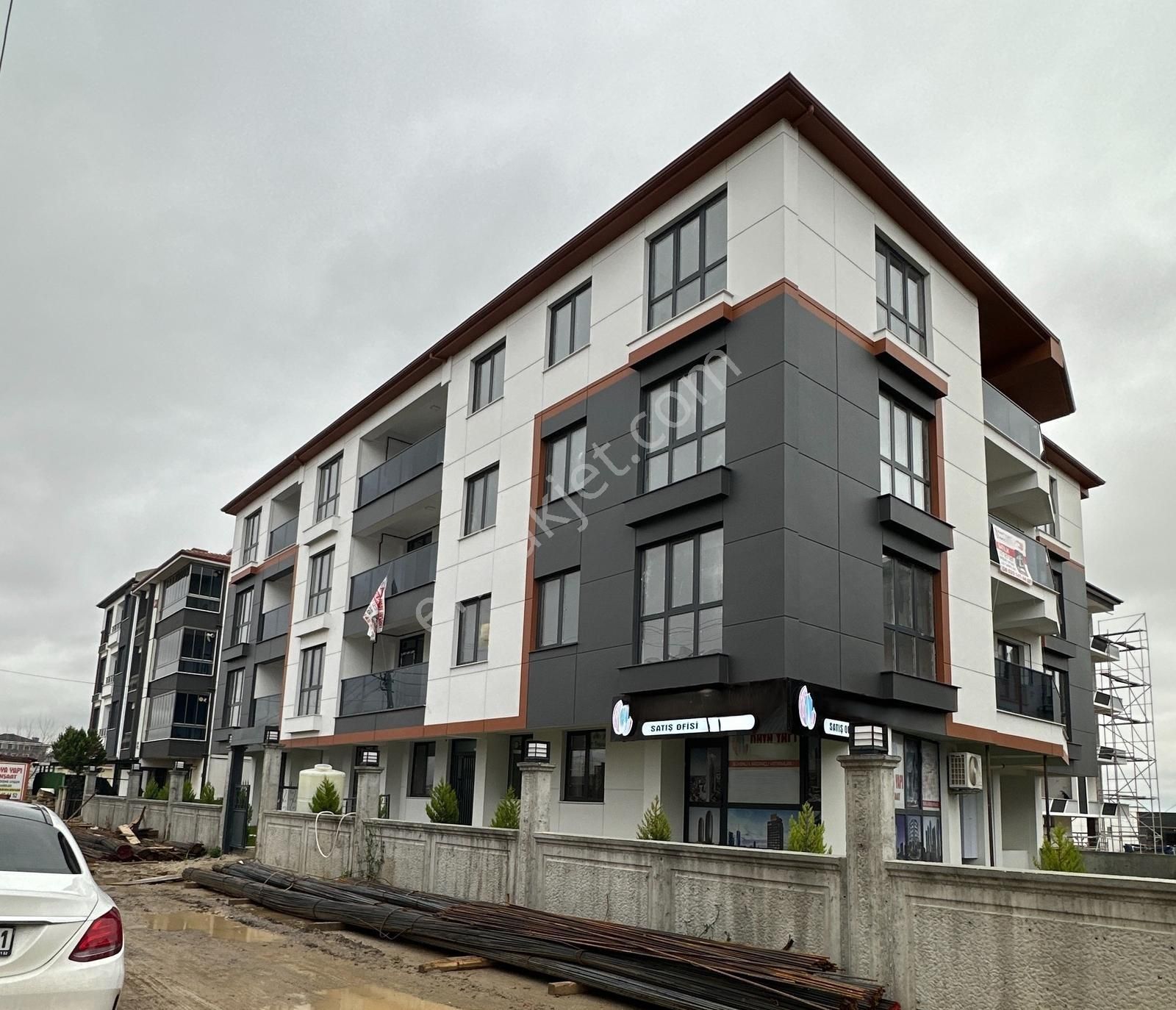 Redstone'dan Hatipte Yüksek Giriş 2+1 Memur Kiracılı Daire