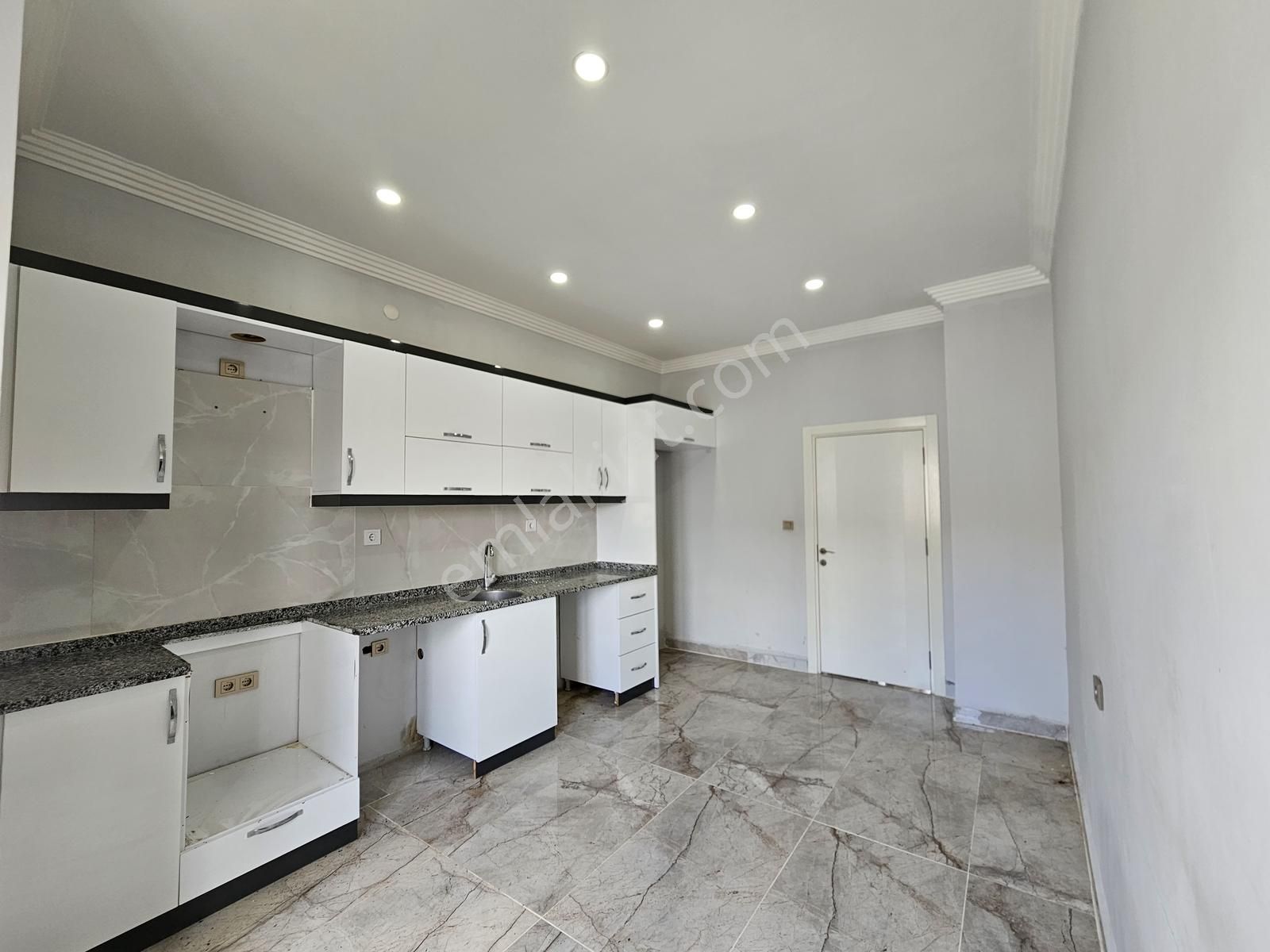 Şelale'de Kiralık 3+1 150m2 Geniş Ayrı Mutfaklı Çift Wc'li Daire - Görsel 2