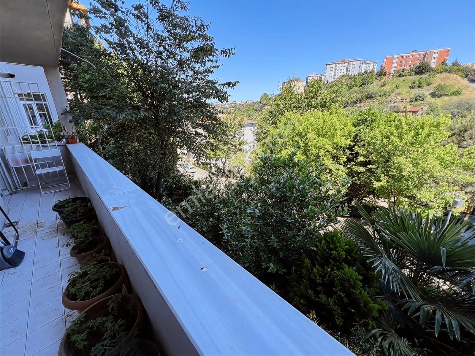 Çengelköy Ata-2 Sitesinde 130 M2 Keyifli 3+1 Daire