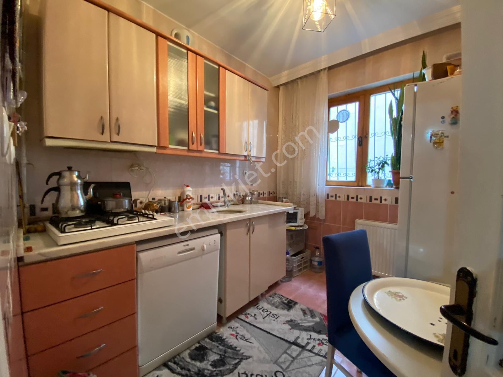 Kuşcağızda Cadde Kenarı Hastane Yakını