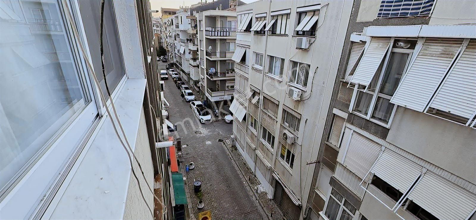 Karşıyaka Alaybeyde 3+1 Doğalgazlı Daire