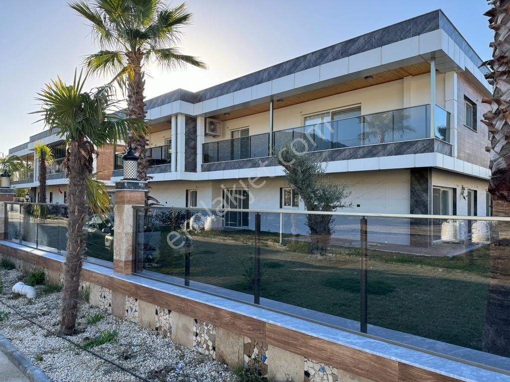 Kuşadası Denize 300 M Satılık 3+1 Lüx Daire