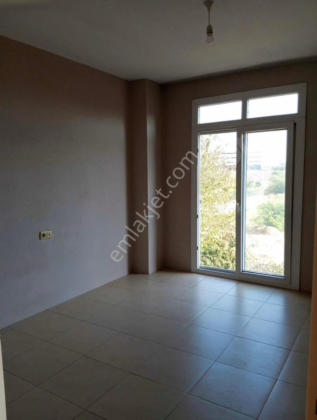 Yeşiloba Mahallesinde Geniş Oturumlu, 4 Cephe Açık, Ferah 3+1 Kiralık Müstakil Ev! - Görsel 9