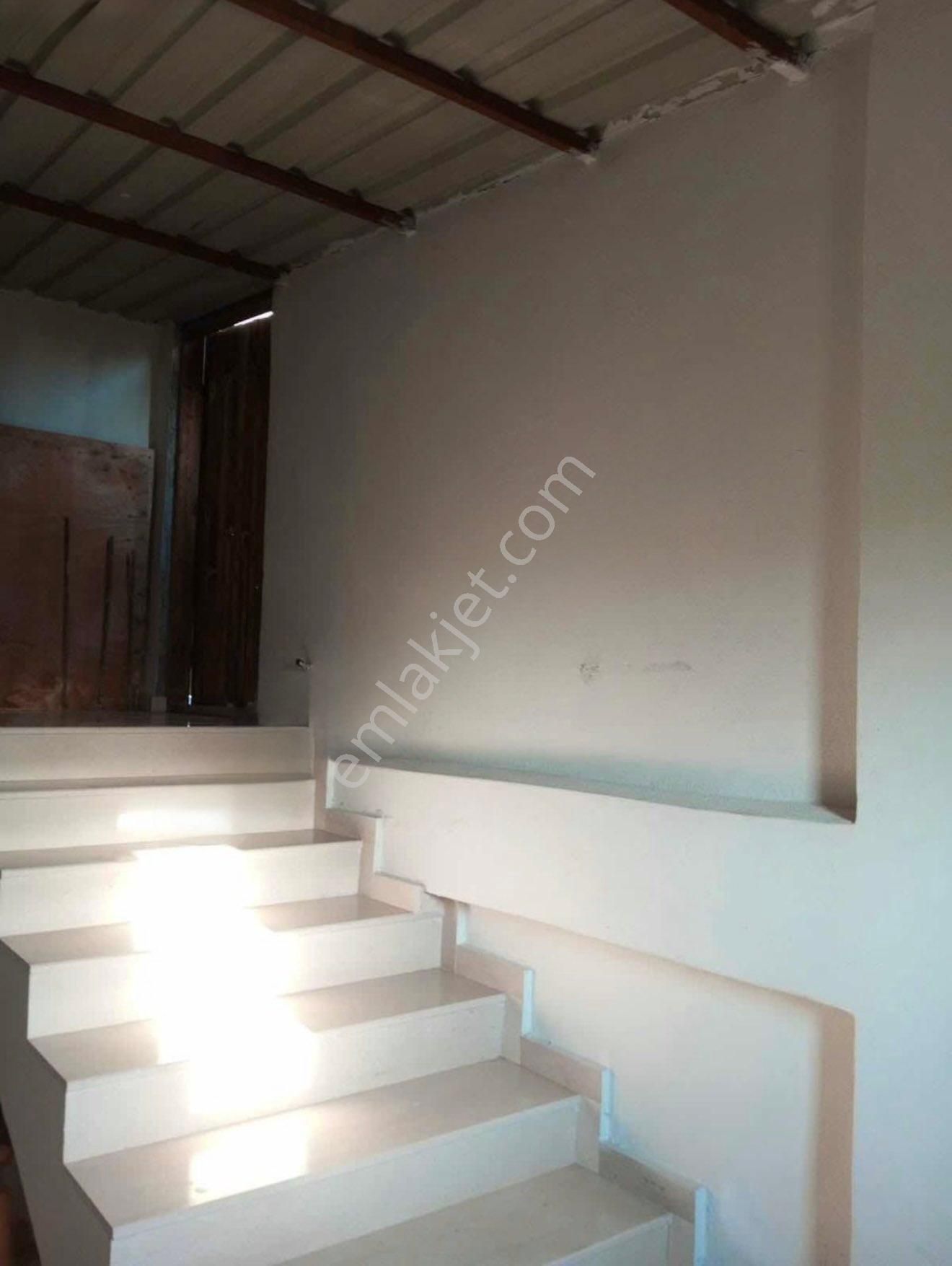 Yeşiloba Mahallesinde Geniş Oturumlu, 4 Cephe Açık, Ferah 3+1 Kiralık Müstakil Ev! - Görsel 12