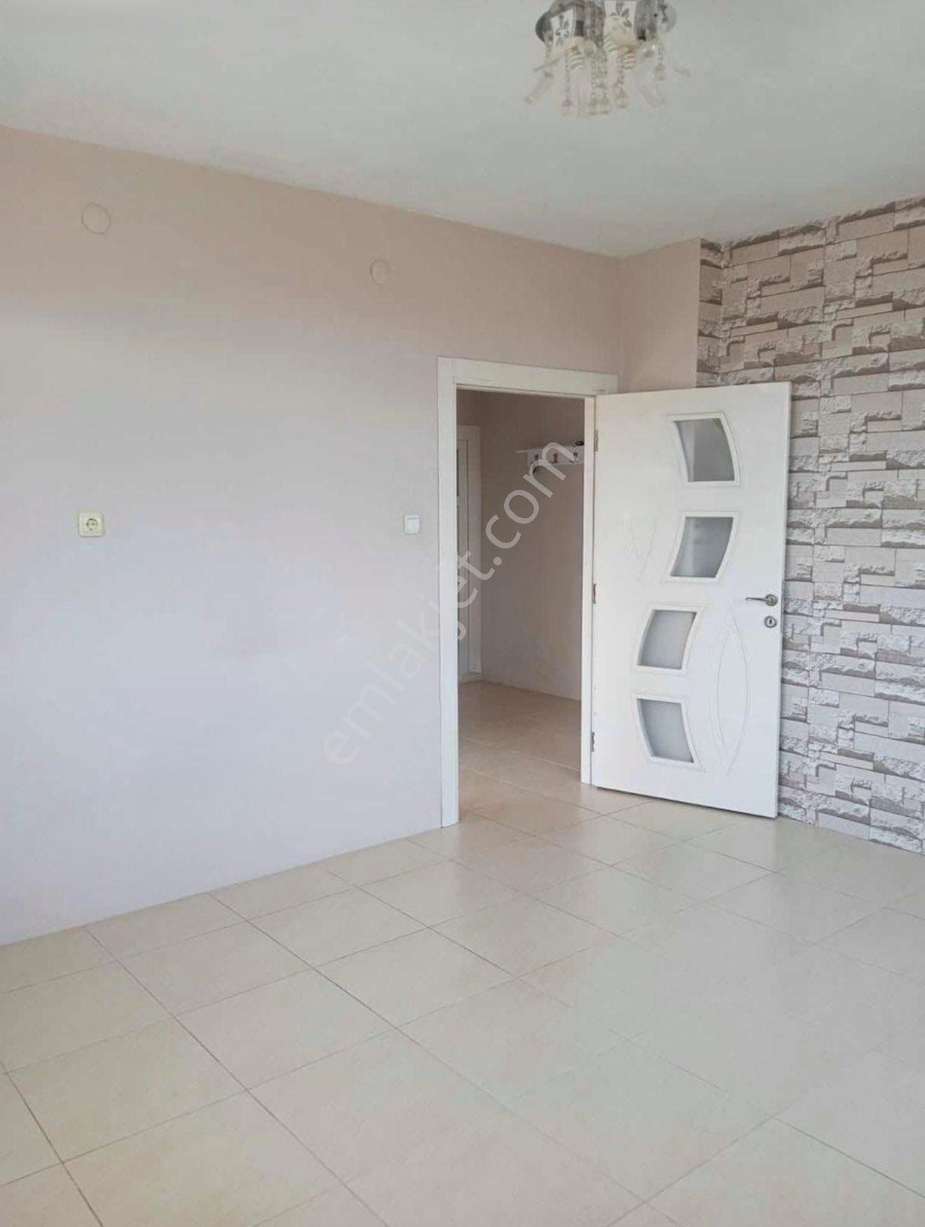 Yeşiloba Mahallesinde Geniş Oturumlu, 4 Cephe Açık, Ferah 3+1 Kiralık Müstakil Ev! - Görsel 7