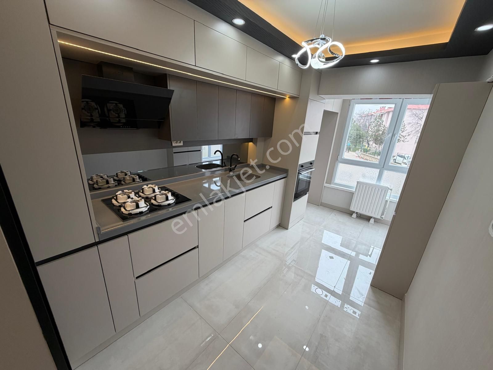 Sym'den Ahievran Mh Ara K.caddeye U.laşımay. Ful Yapılı 3+1daire