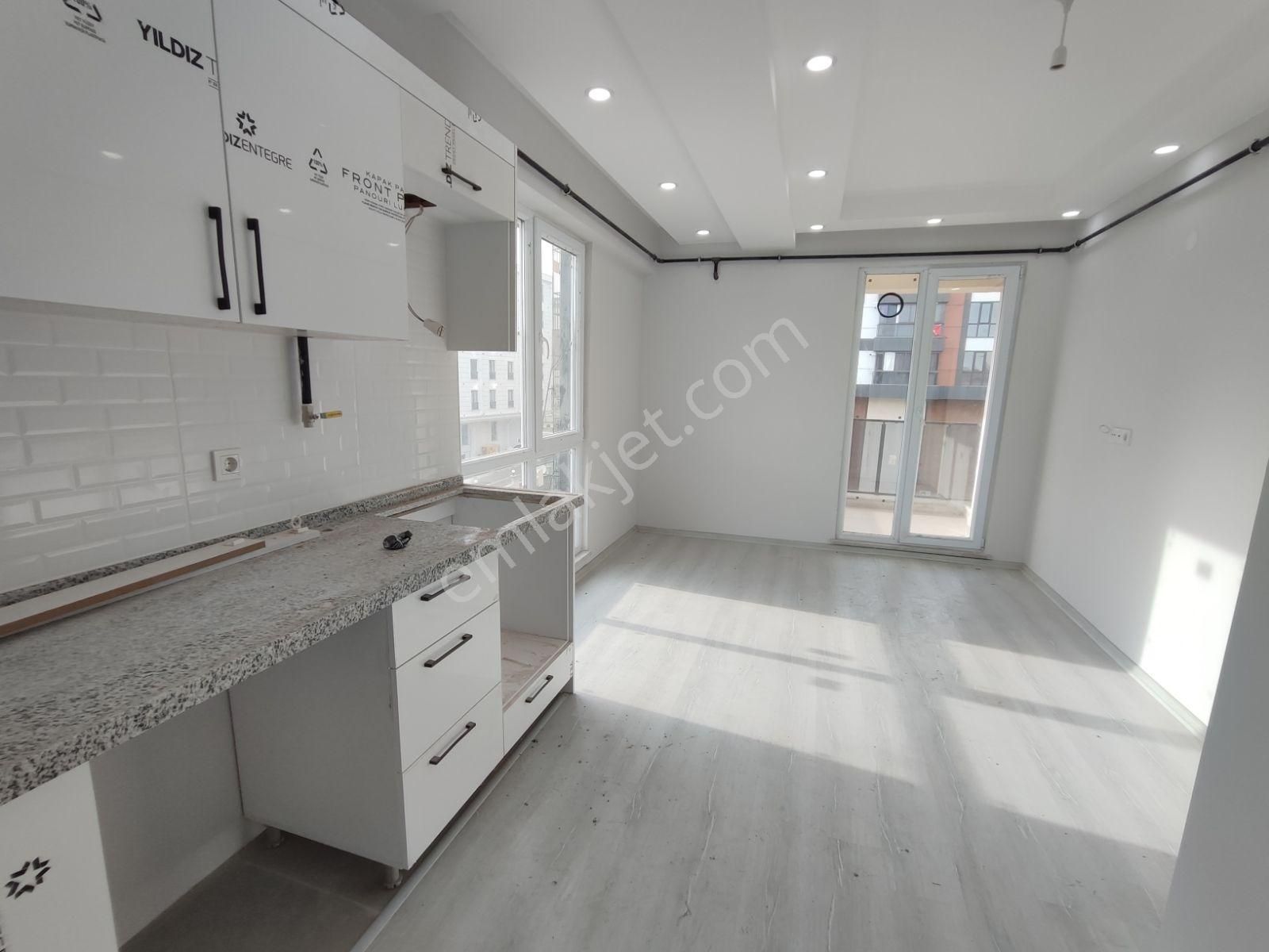 Şeyhsinan Mahallesi Kervancı Bölgesinde Havuzlu Sitede Lüks 1+1 - Görsel 10