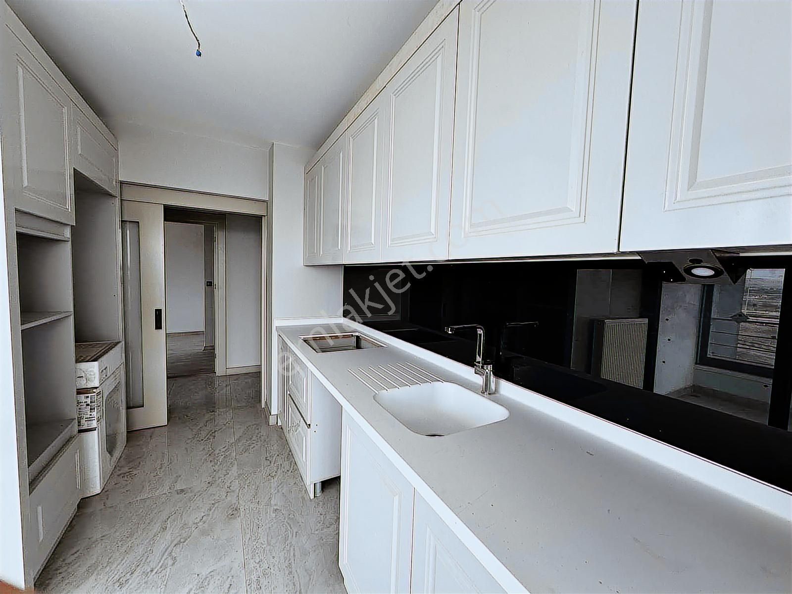 Batı Sitesi Mahallesinde Satılık Sıfır Daire - Görsel 13