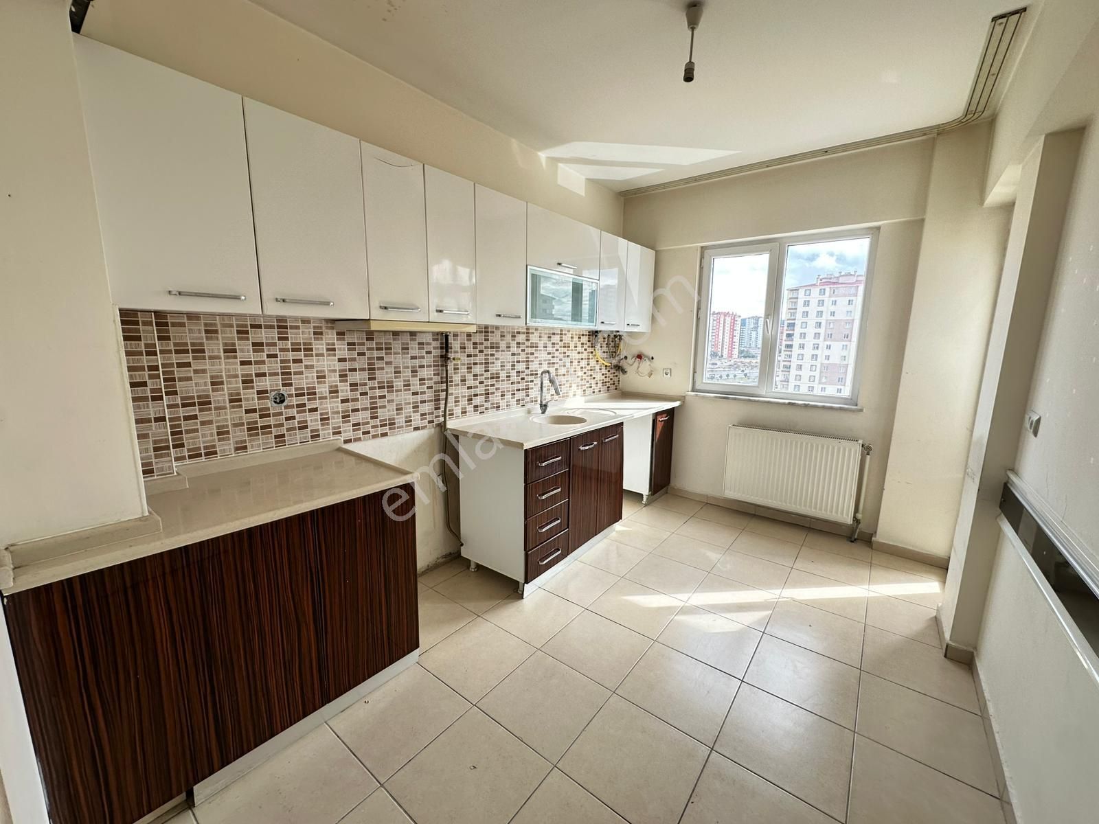 Elisa Gyo/beyazşehir Akevlerde Ara Kat Hemen Oturulur 3+1 Daire