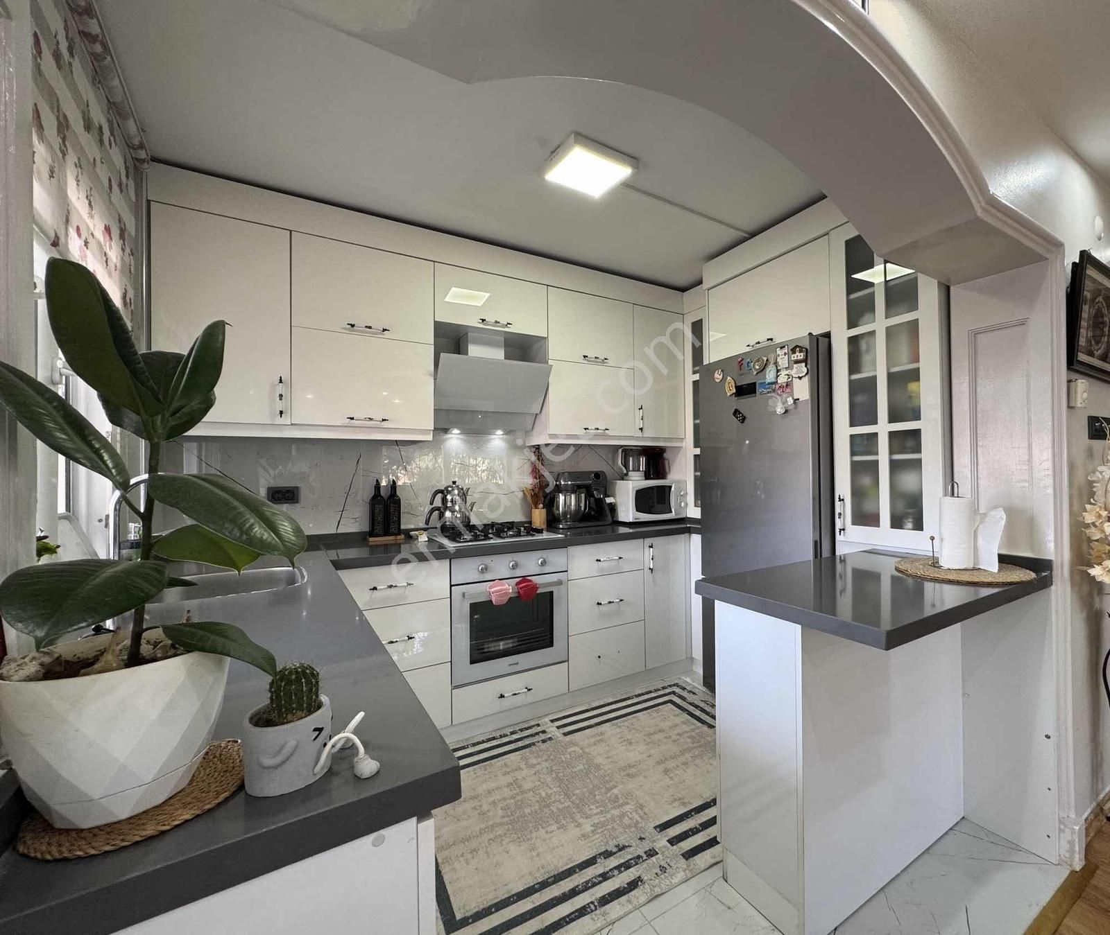 Rota Koleji Yakını 3+1 120m2 Arakat Tadilatlı Önü Açık Daire