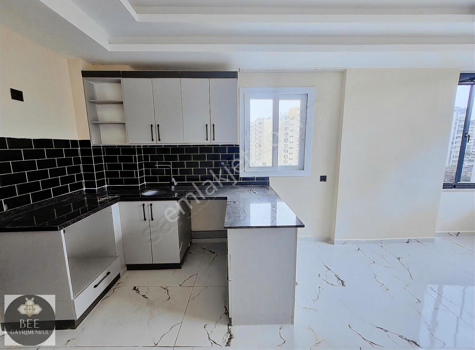 Denize 200 Mt Merkezi Konumda Havuzlu Sitede Satılık 1+1 - Görsel 4