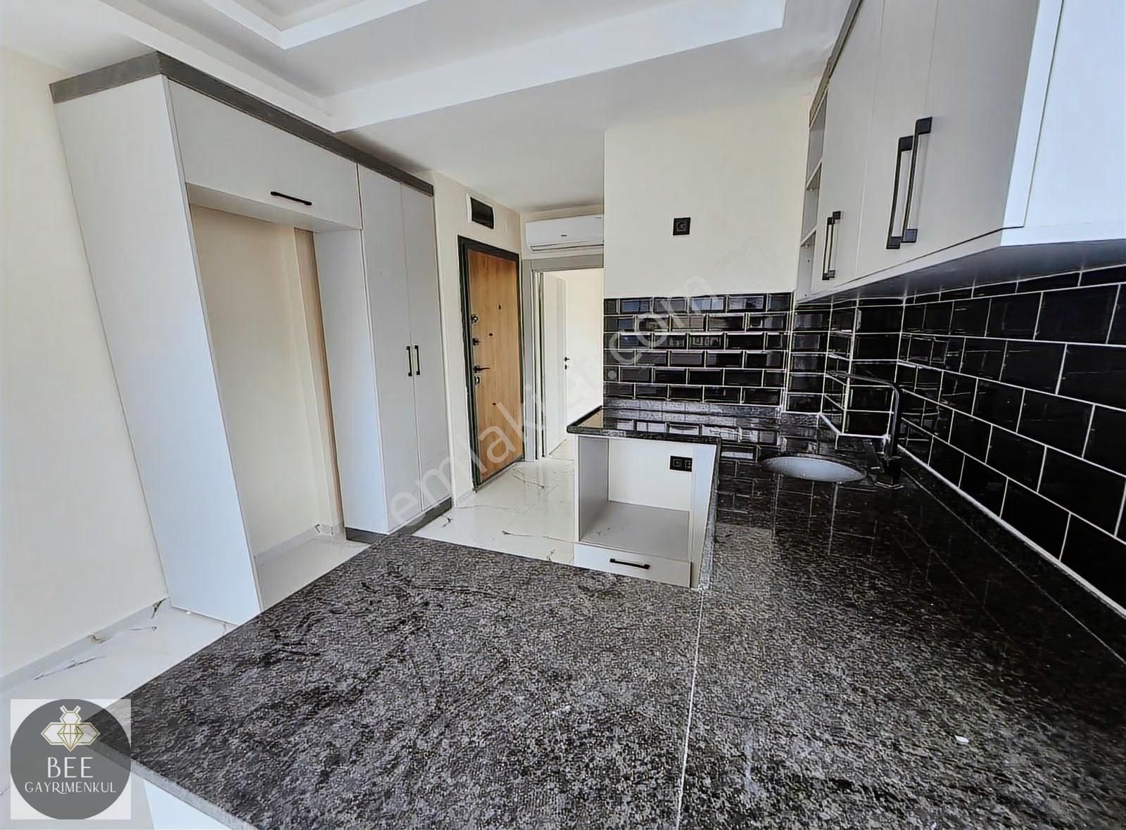 Denize 200 Mt Merkezi Konumda Havuzlu Sitede Satılık 1+1 - Görsel 11