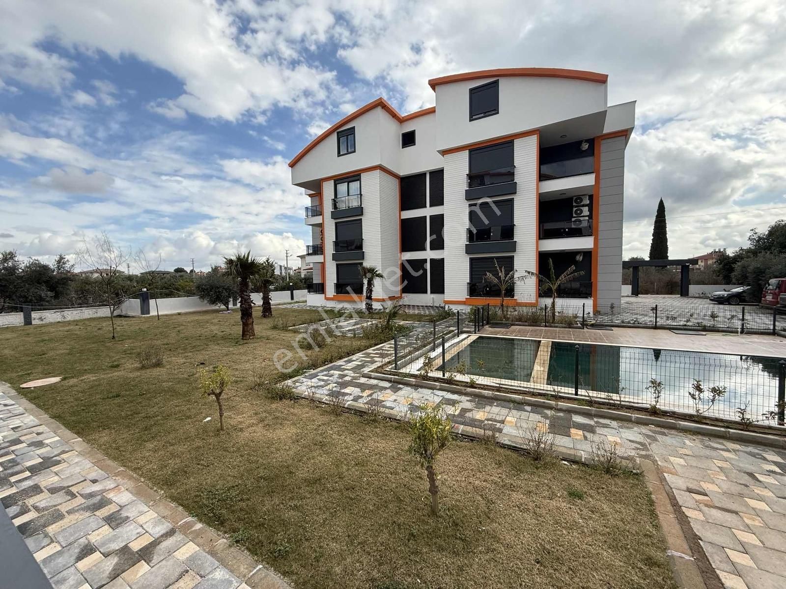 Yeşilbayır Mah. Havuzlu Site İçerisinde Satılık Lüks Daire