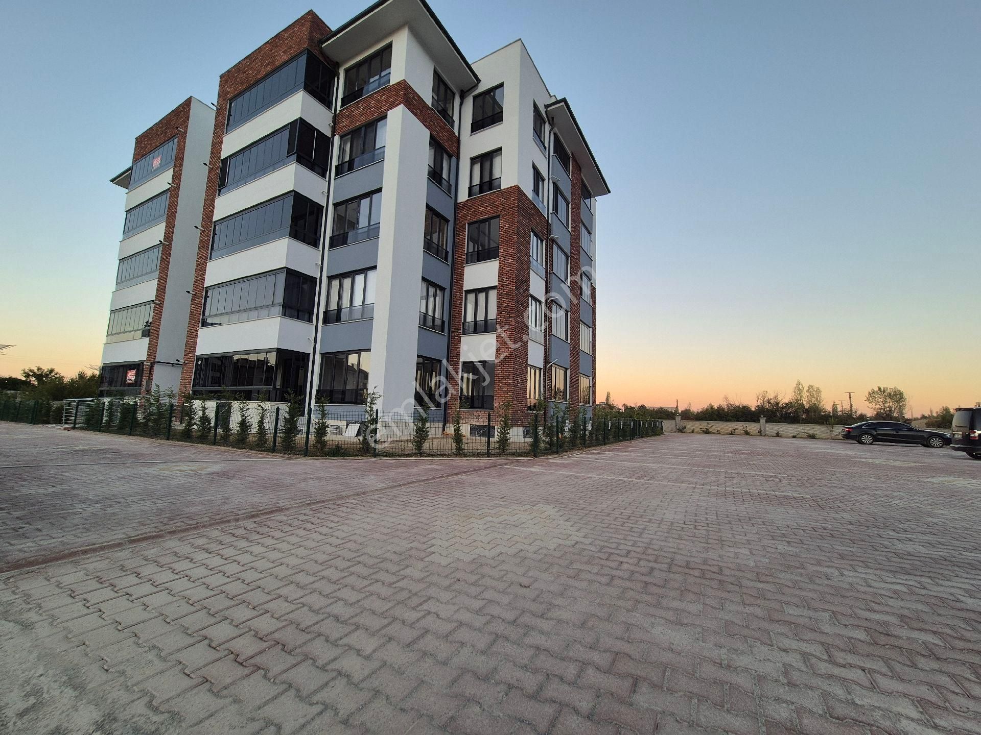 Gazi Mahallesinde Ultra Lüks 3+1 Kiralık Daire