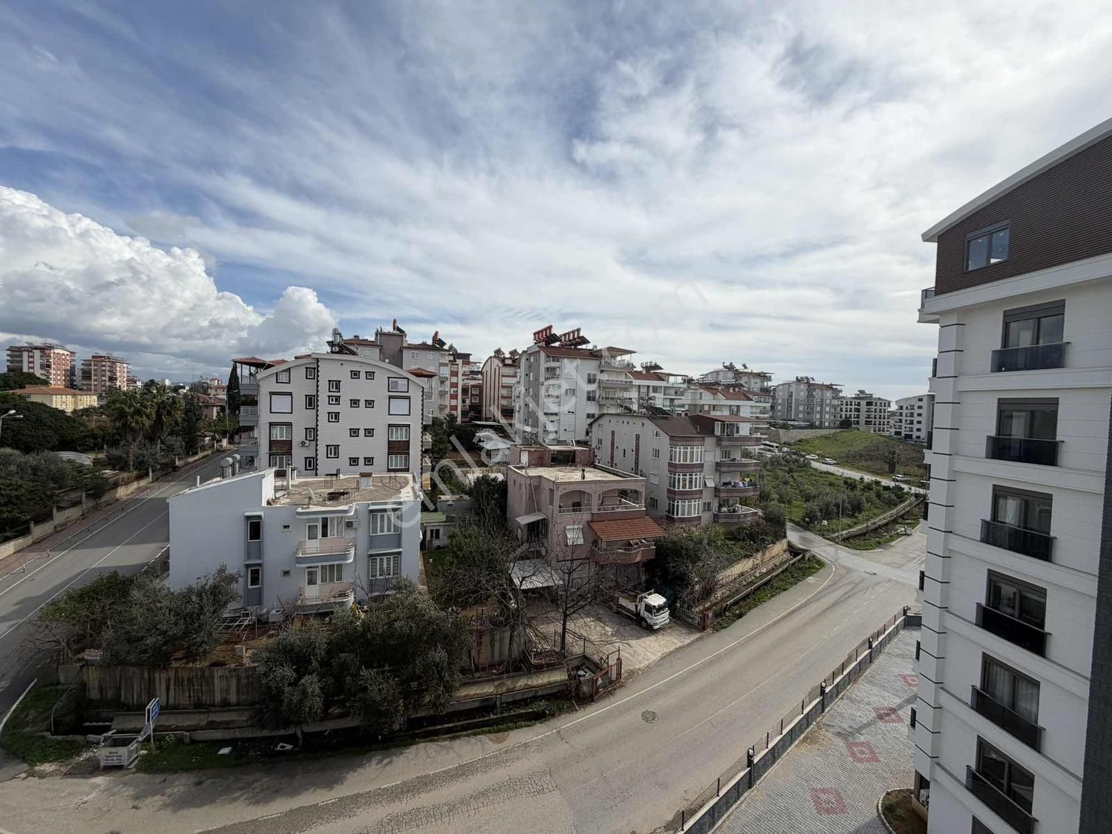 Eşyasız 1+1 Daire Havuzlu - Hamam - Spor Salonu - Kapalı Otopark - Görsel 11