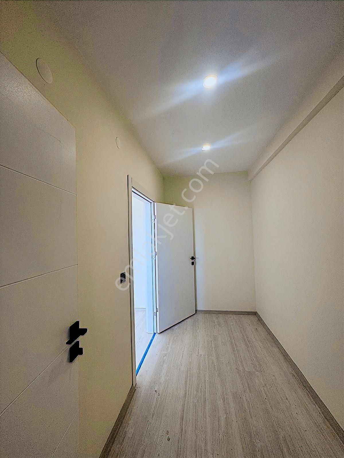 Altınova Mah. Geniş Ferah Denize Sahile Yürüme Mesafede 3+1 Dair - Görsel 16