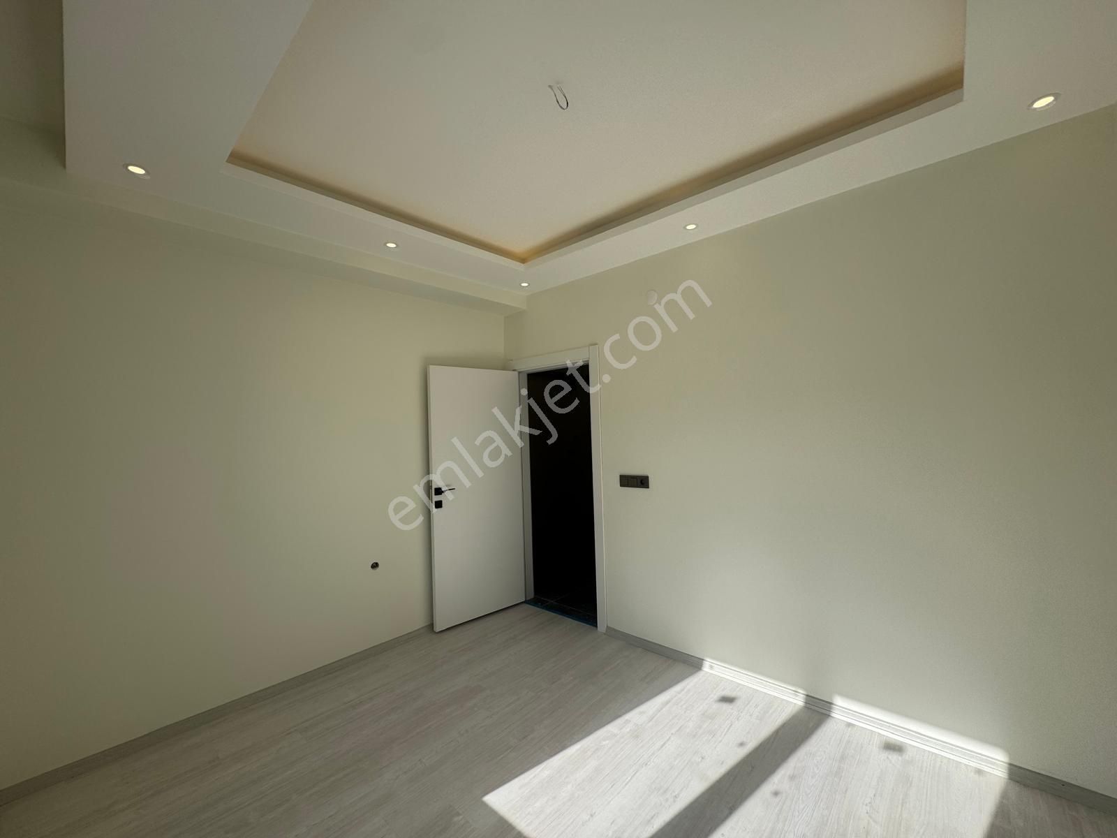 Altınova Mah. Geniş Ferah Denize Sahile Yürüme Mesafede 3+1 Dair - Görsel 3