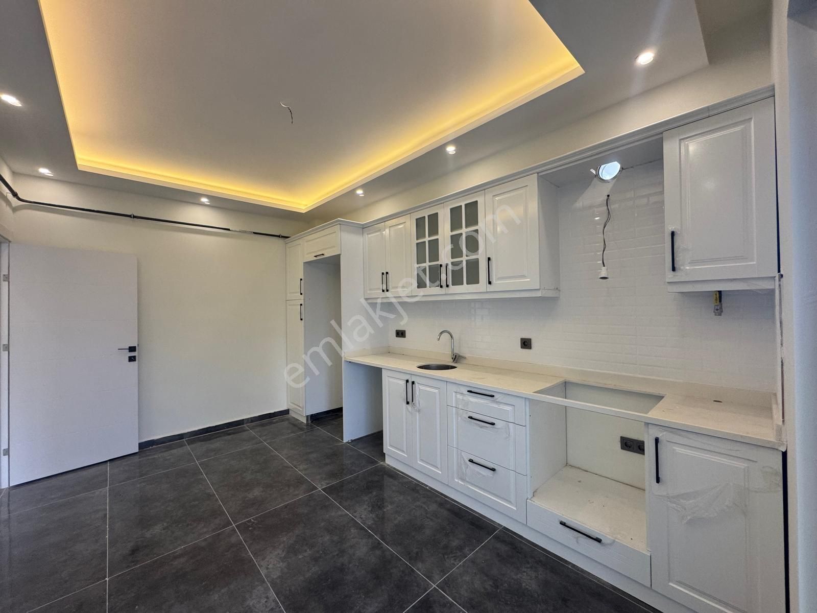 Altınova Mah. Geniş Ferah Denize Sahile Yürüme Mesafede 3+1 Dair - Görsel 20