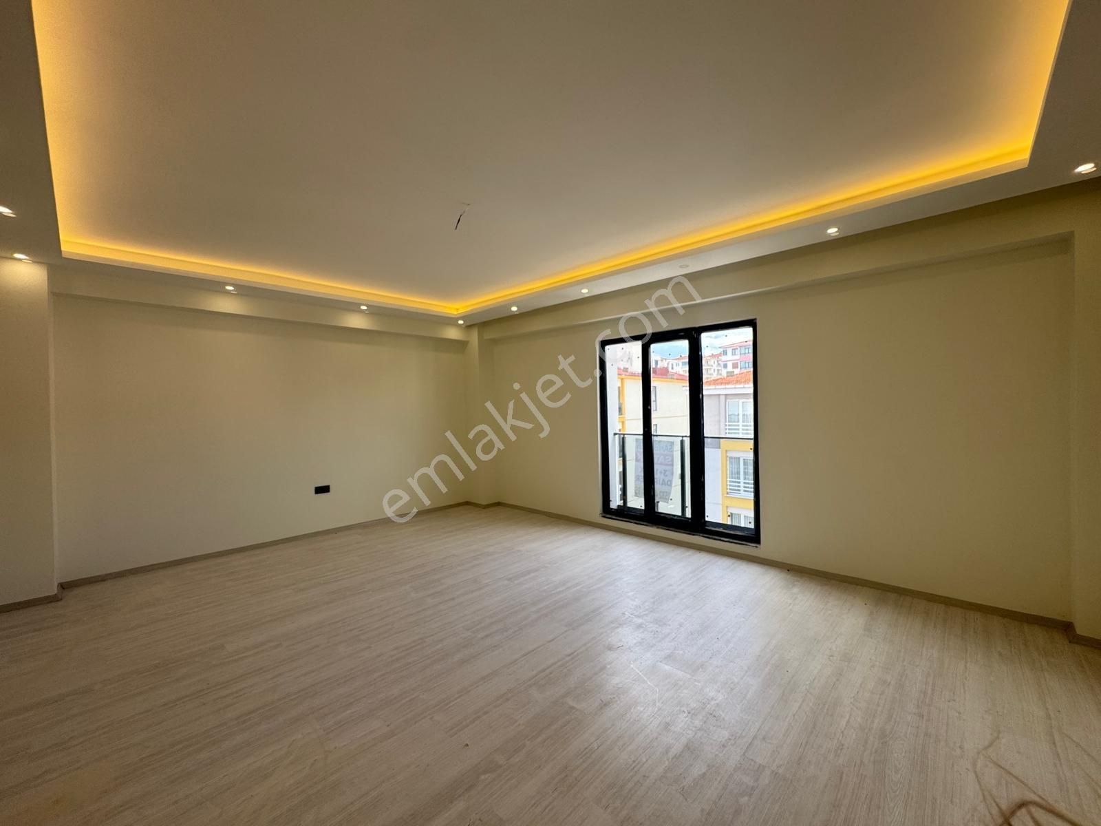 Altınova Mah. Geniş Ferah Denize Sahile Yürüme Mesafede 3+1 Dair - Görsel 12