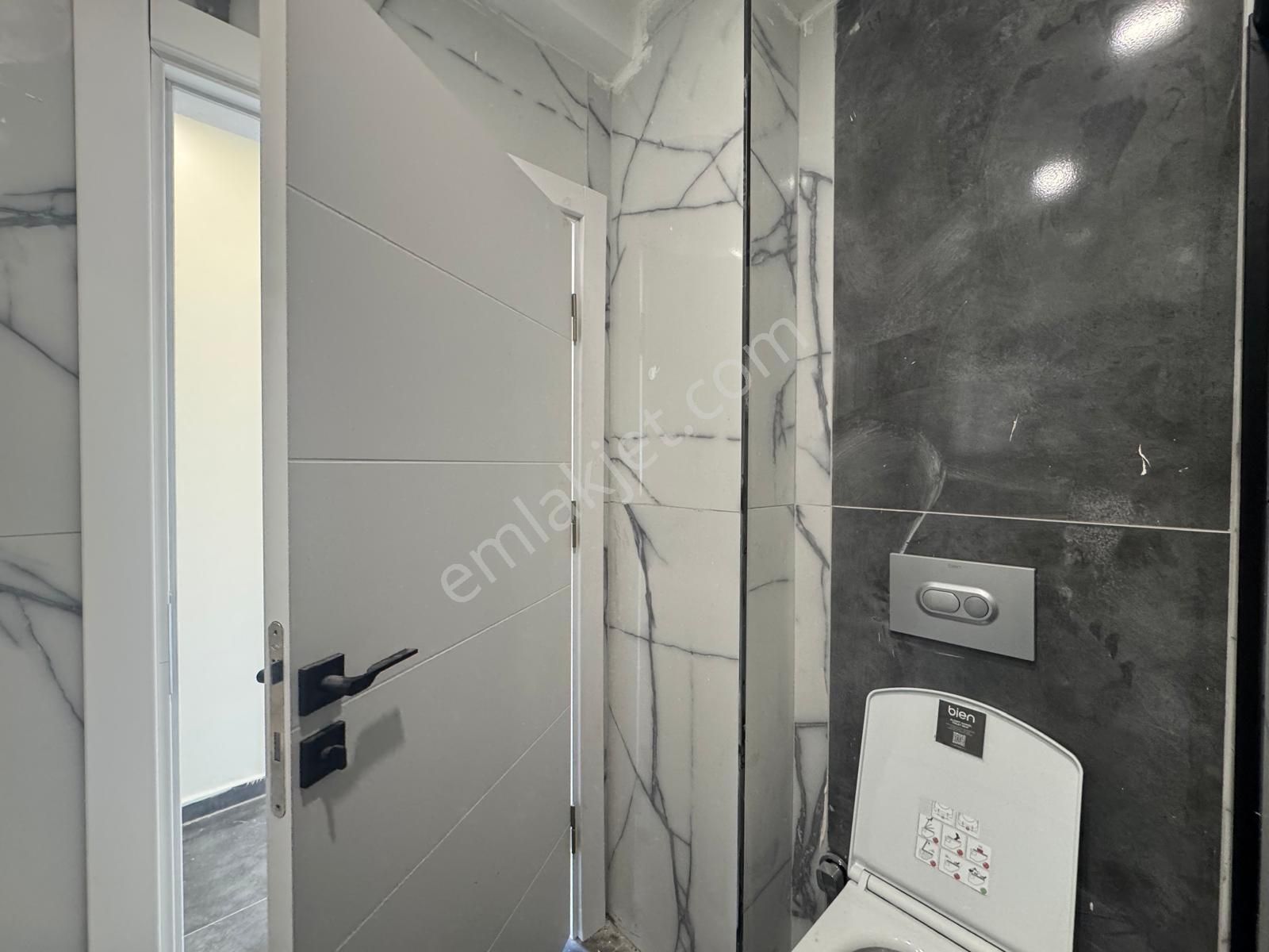 Altınova Mah. Geniş Ferah Denize Sahile Yürüme Mesafede 3+1 Dair - Görsel 4