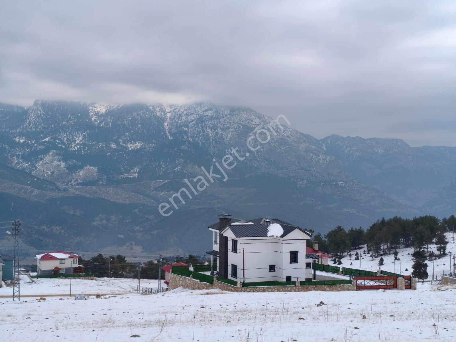 Kar Emlaktan Yenikonacık Bozkırlı Mevkiinde 400 M2 Satılık Arsa