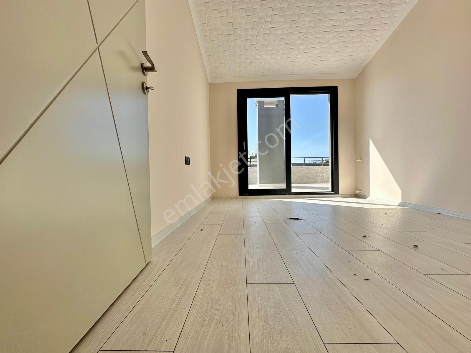 ꧁sadece Ay Emlaktan꧂akçay'da Doğalgazlı Denize Yakın Geniş Teraslı Satılık 4+1 Lüks Dublex Daire - Görsel 8