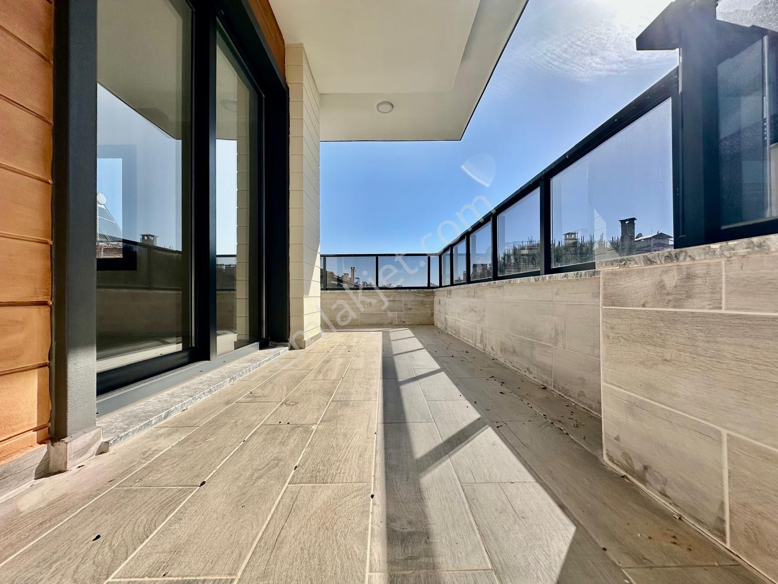 ꧁sadece Ay Emlaktan꧂akçay'da Doğalgazlı Denize Yakın Geniş Teraslı Satılık 4+1 Lüks Dublex Daire - Görsel 13