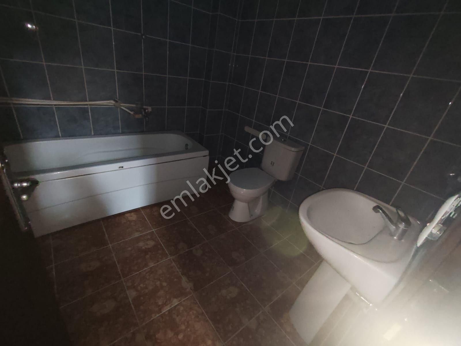 Edremit Hamidiye Mahallesinde Kiralık Tam Müstakil İş Yeri Olarak Kiraya Verilecek - Görsel 23