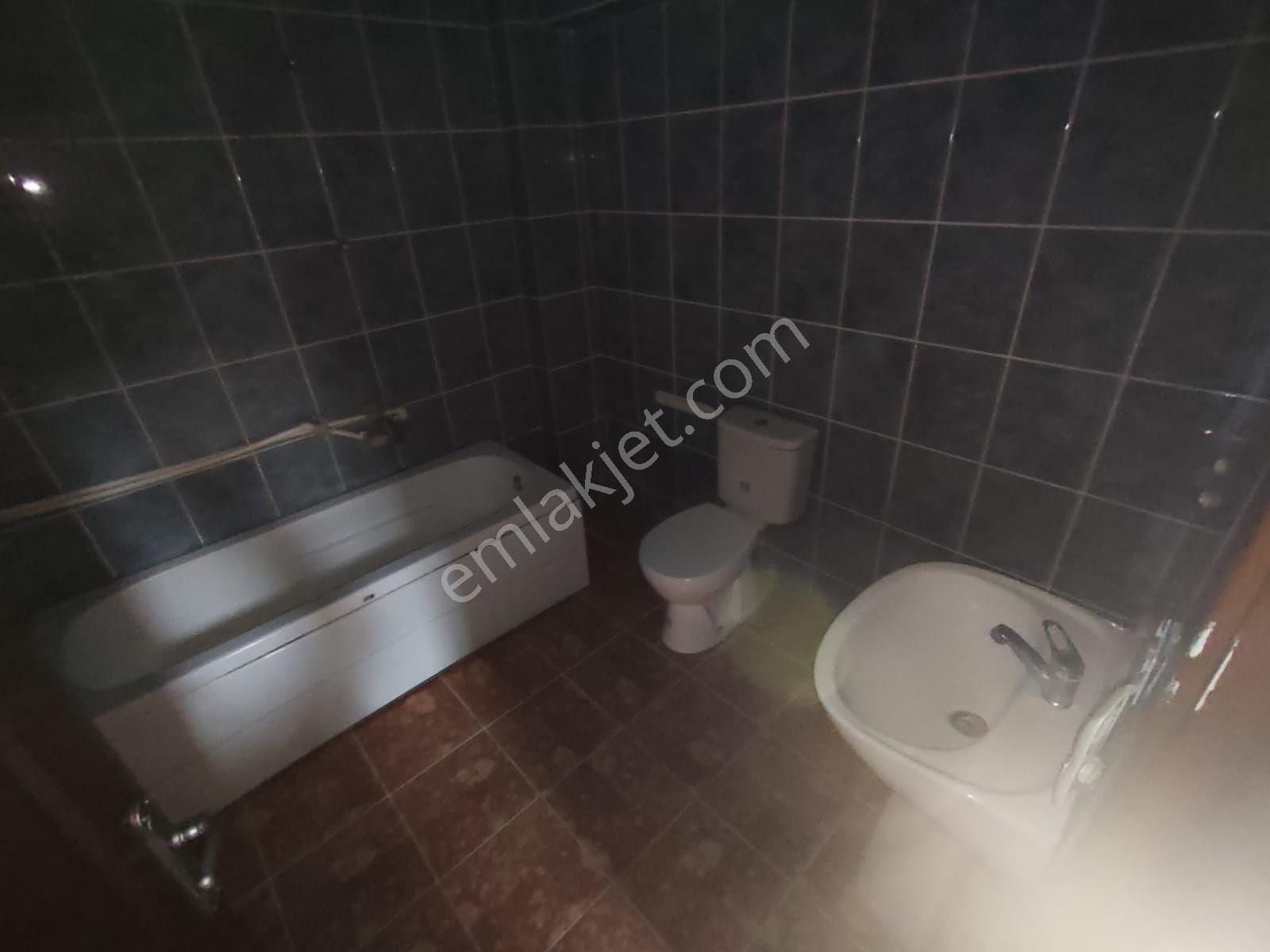 Edremit Hamidiye Mahallesinde Kiralık Tam Müstakil İş Yeri Olarak Kiraya Verilecek - Görsel 24