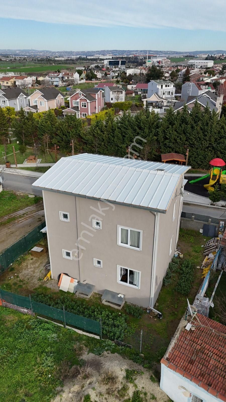 Silivride Cumhuriye Mah. Satılık 8+3 Tripleks Villa - Görsel 2