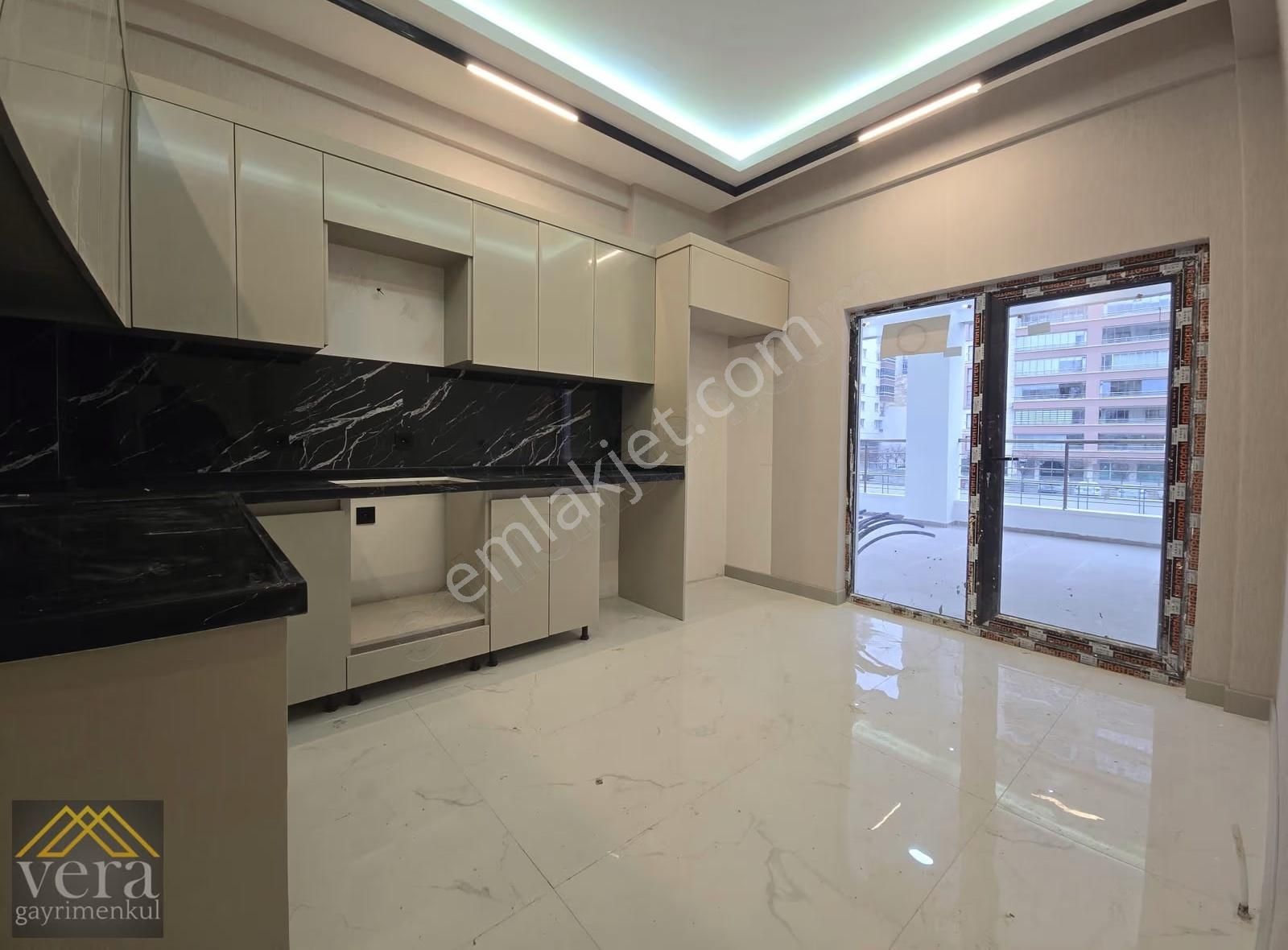 Modern İç Tasarım Cadde Üstü Full Yapılı Katta 3+1 Daireler...