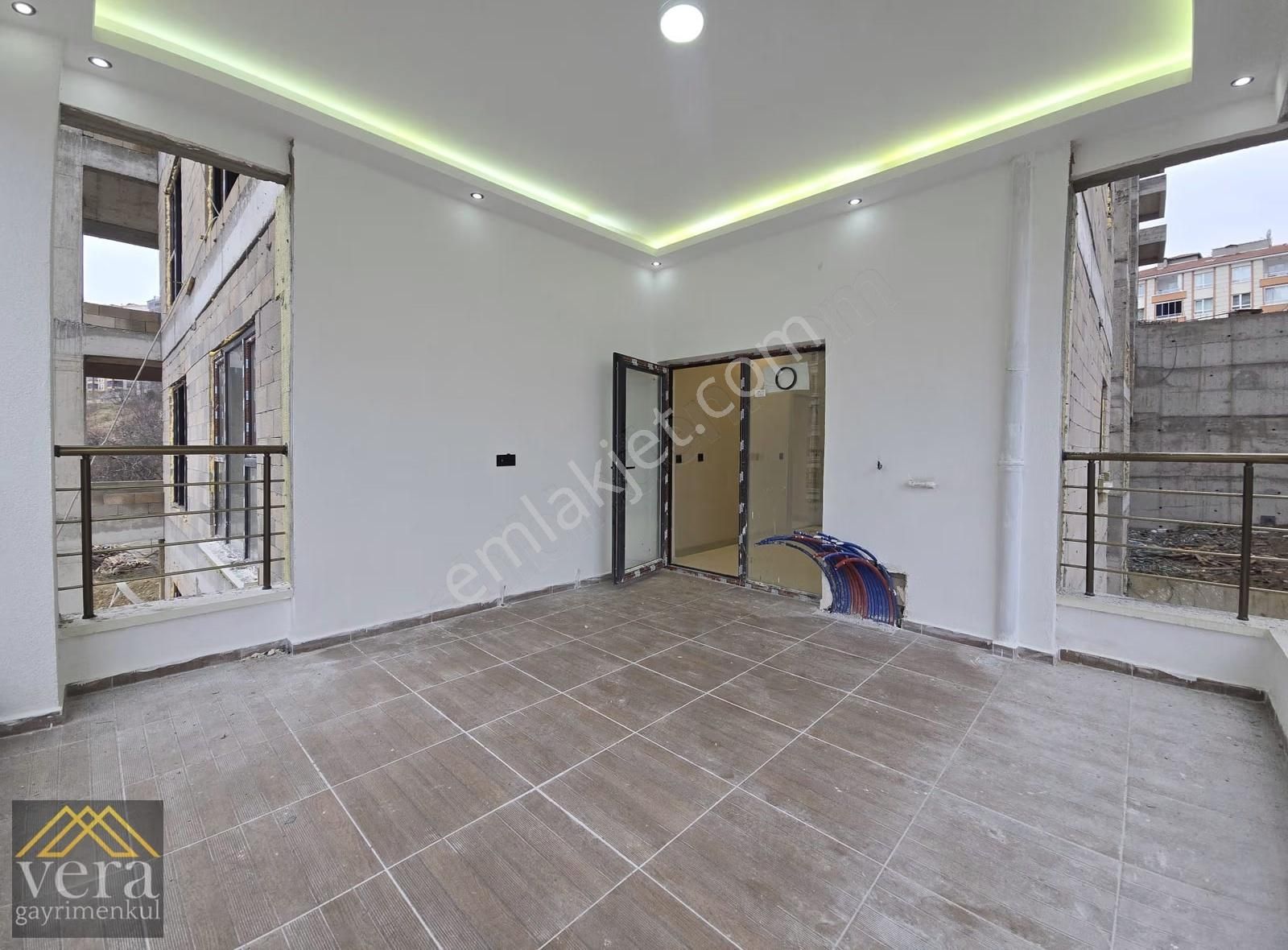 Modern İç Tasarım Cadde Üstü Full Yapılı Katta 3+1 Daireler... - Görsel 4