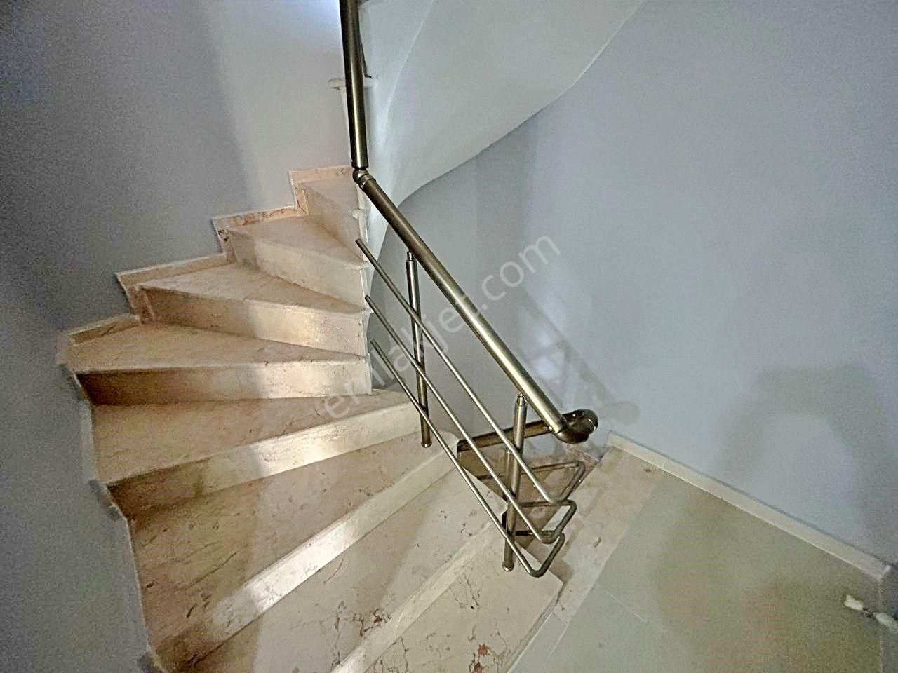 Uytundan Akçay'da Denize 400 Metre 3+1 Bahçeli Satılık Villa - Görsel 3