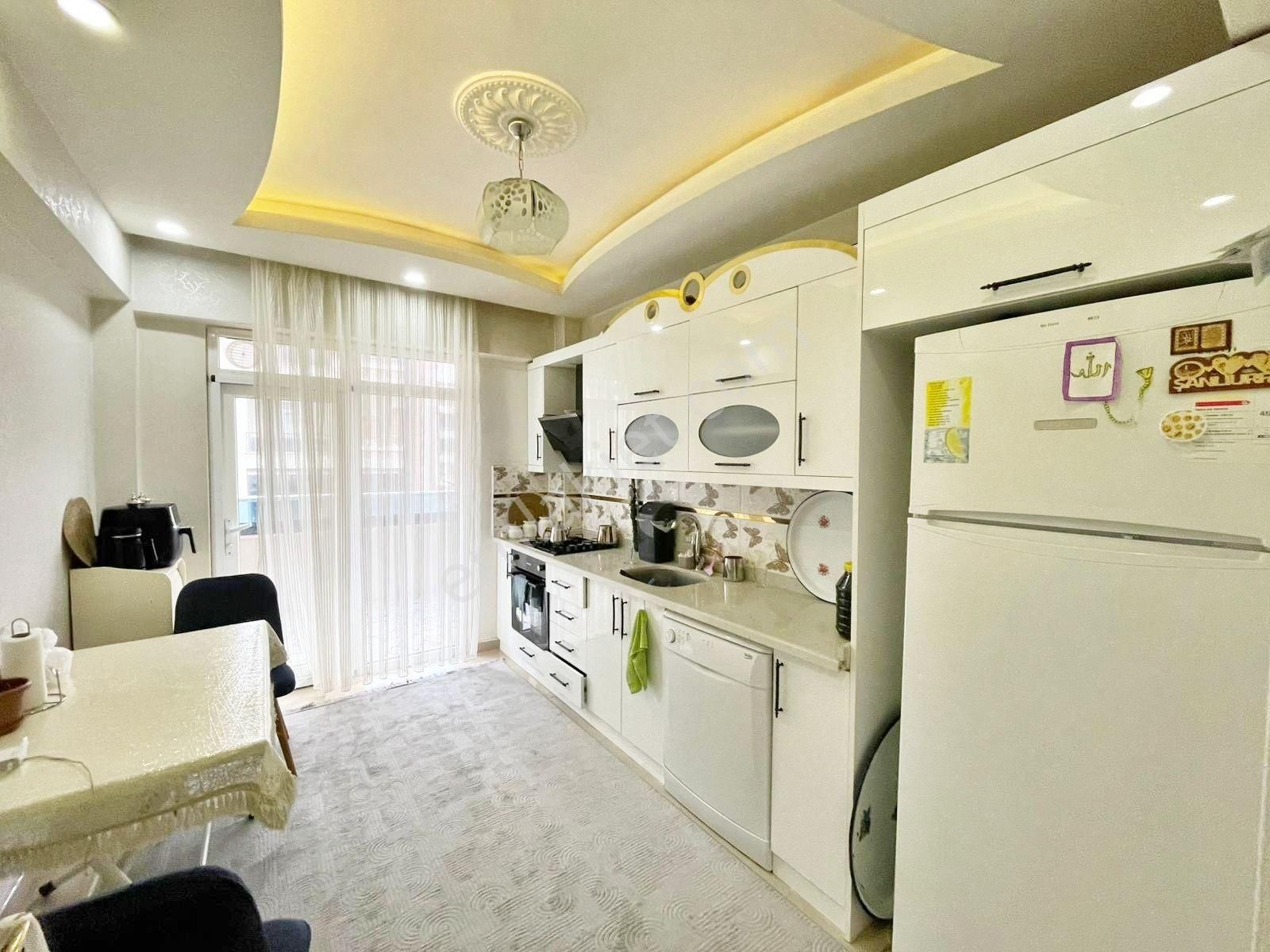 Karacaahmet'te Az Katlı Cam Balkonlu Bakımlı Masrafsız 2+1