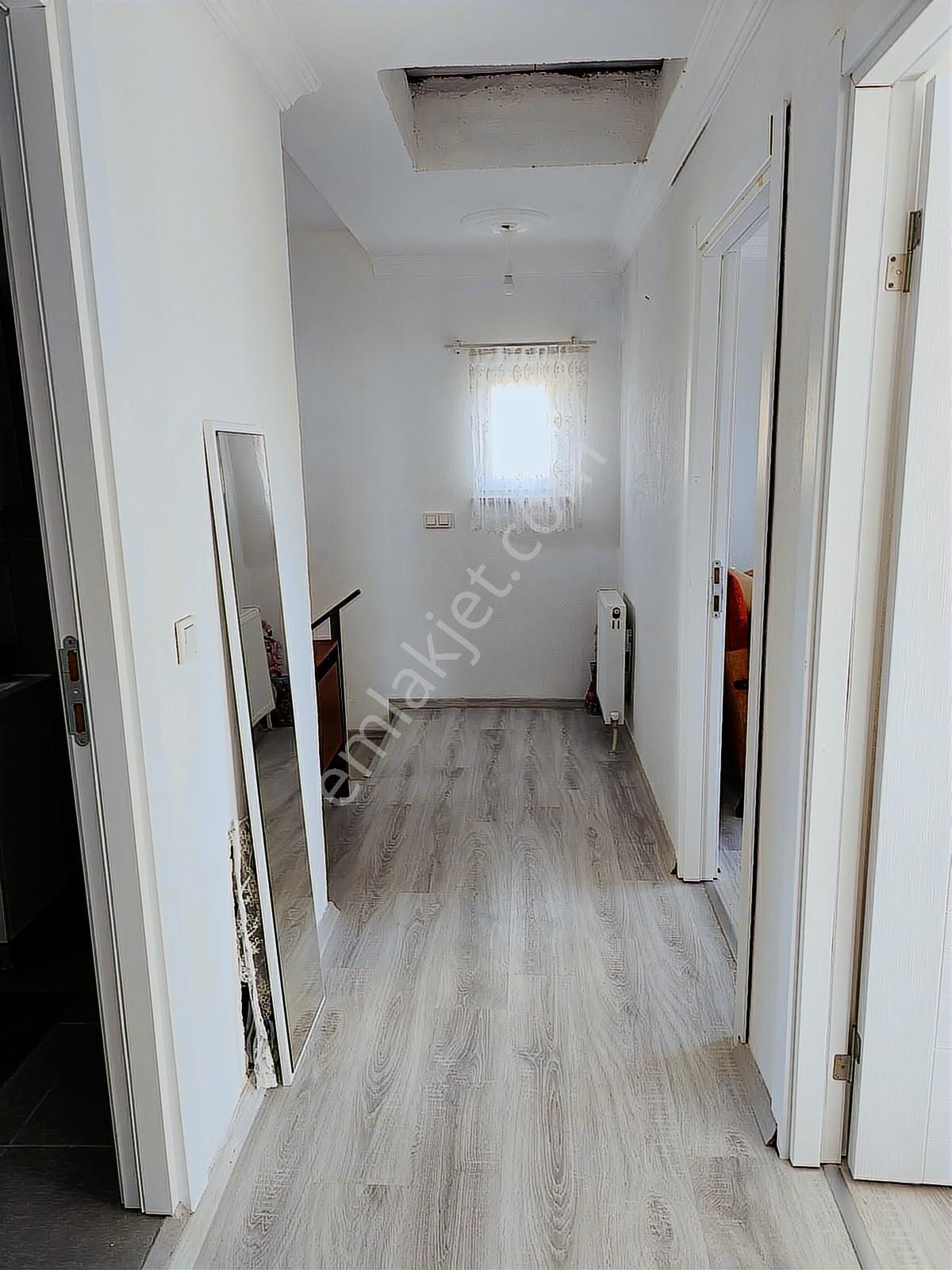 Silivride Cumhuriye Mah. Satılık 8+3 Tripleks Villa - Görsel 9