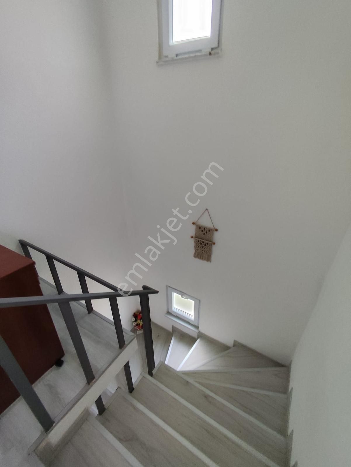 Silivride Cumhuriye Mah. Satılık 8+3 Tripleks Villa - Görsel 3