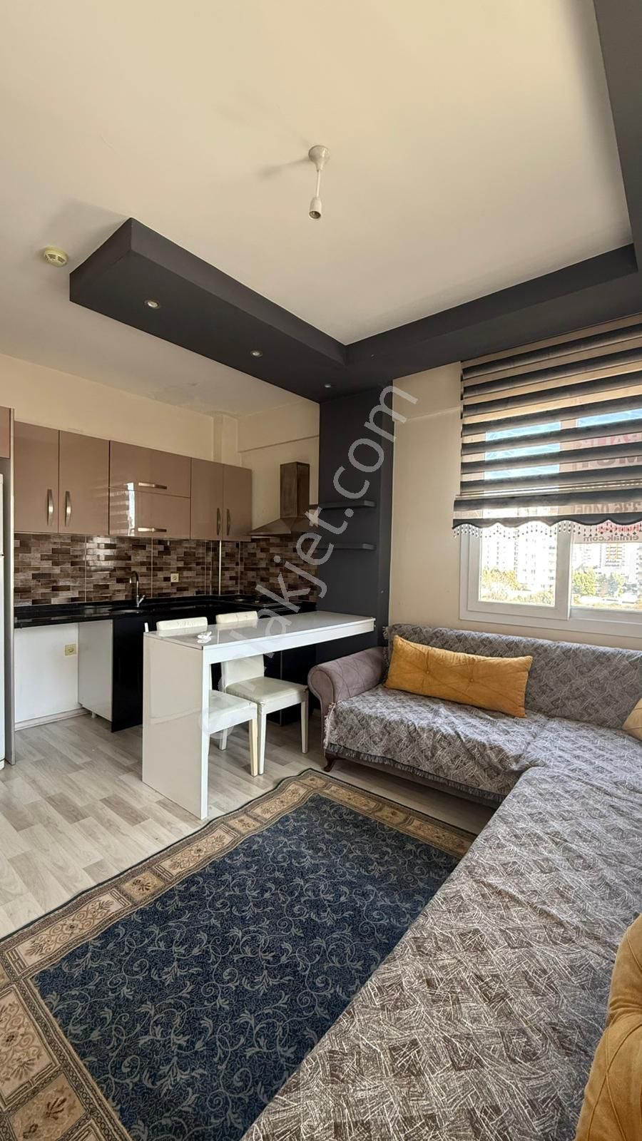 Üniversite Cadddesinde Kiralık Eşyalı 1+1 Daire