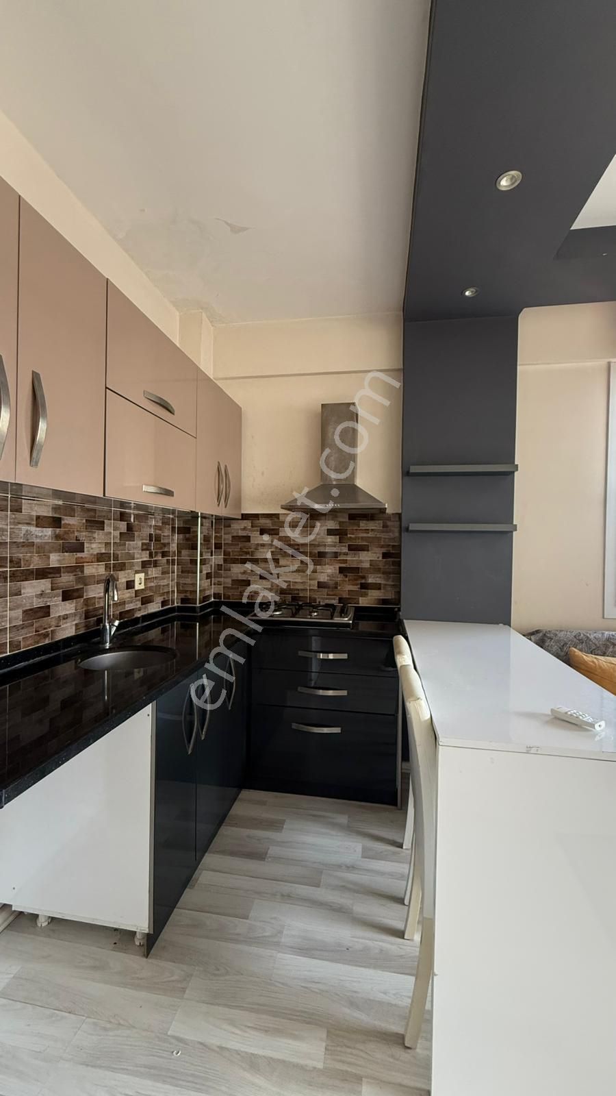 Üniversite Cadddesinde Kiralık Eşyalı 1+1 Daire - Görsel 9